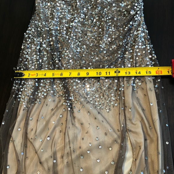 Beautiful ball, prom or formal gown - Picture 6 of 8